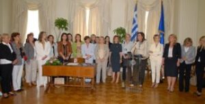 Οι Ελληνίδες βουλευτές στηρίζουν τη γυναίκα-σύμβολο της δημοκρατίας στη Μυανμάρ