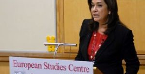 Ομιλία της Ντόρας Μπακογιάννη στο Κολλέγιο St Antony’s της Οξφόρδης