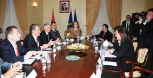 Επαφές της Ντόρας Μπακογιάννη στα Τίρανα