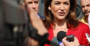 Δήλωση της Ντόρας Μπακογιάννη για το δημοσίευμα του ΕΘΝΟΥΣ ΤΗΣ ΚΥΡΙΑΚΗΣ