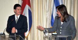 «Δεν κάνουμε εκπτώσεις που θα έβαιναν ενάντια στα συμφέροντά μας»