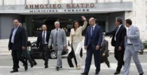 «Ουδείς περισσότερο από την ίδια την κυβέρνηση δεν θα ήθελε τον κύριο Καραβέλα περισσότερο στην Ελλάδα από εμάς»