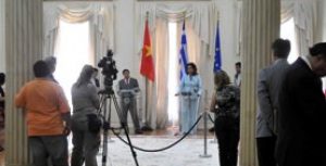Δηλωσεις της Ντόρας Μπακογιάννη και του βιετναμέζου ομολόγου της μετά τη συνάντησή τους