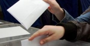 Η Ντόρα ψηφίζει στο Μετς